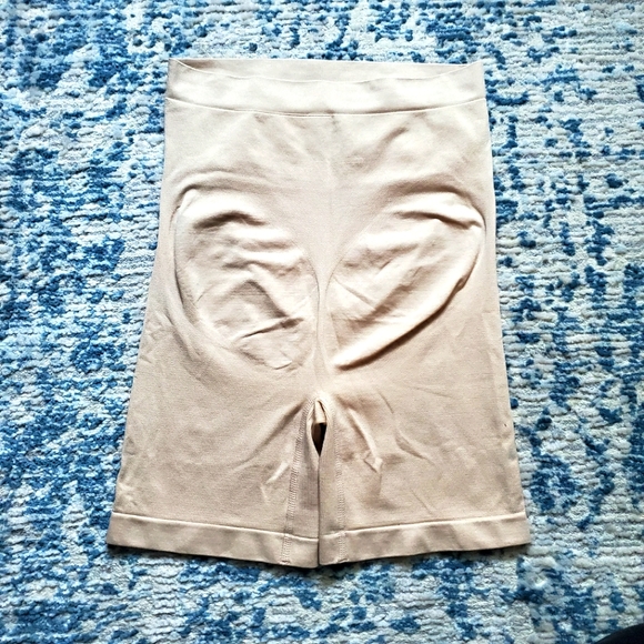 Motherhood Intimates Over Belly Spanx - Picture 3 of 6